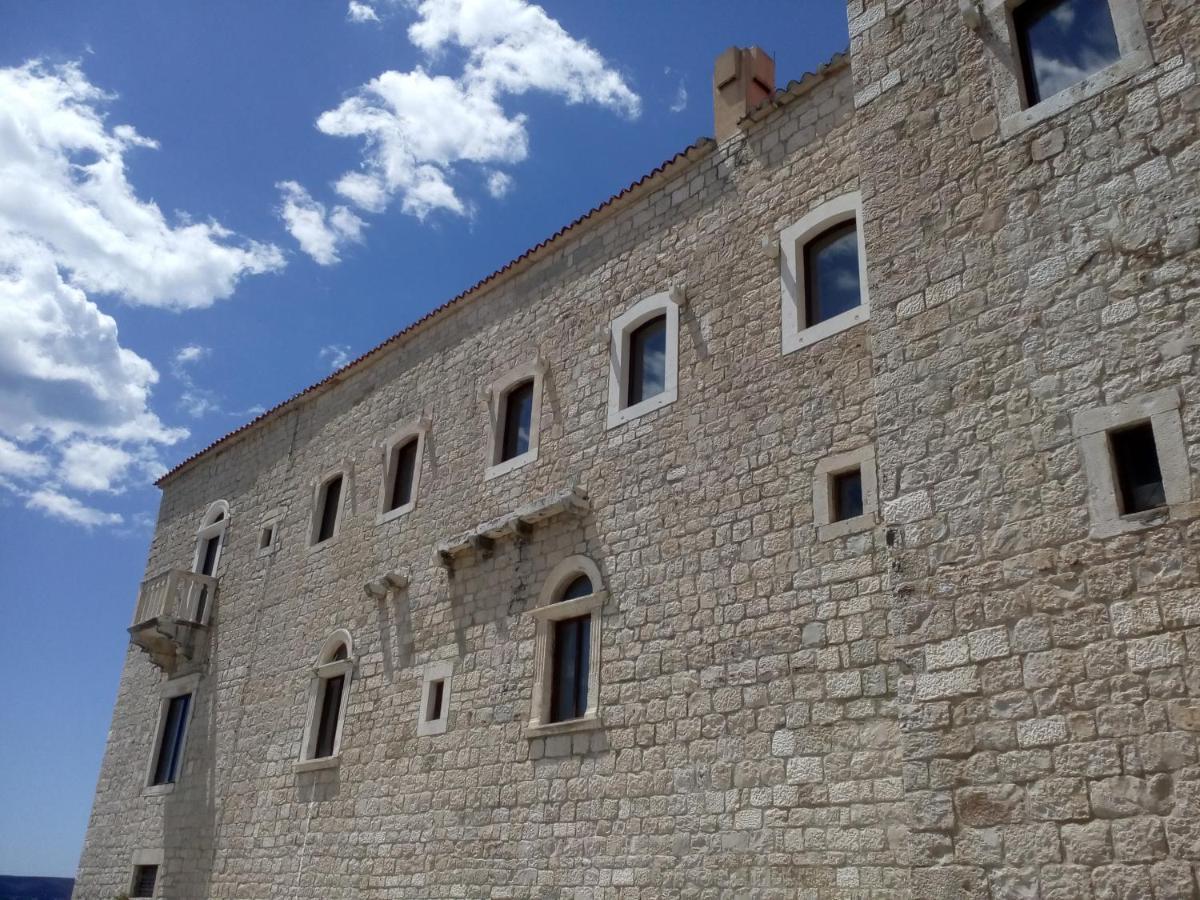 Old School Apartment Kastela Exterior photo