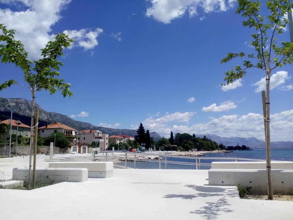 Old School Apartment Kastela Exterior photo